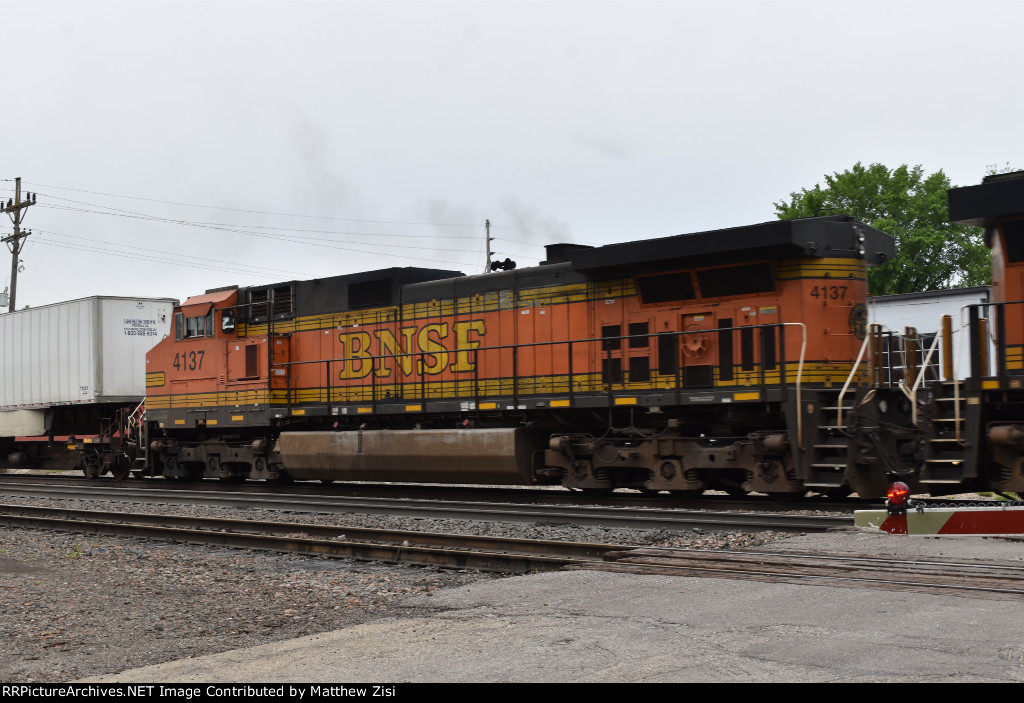 BNSF 4137